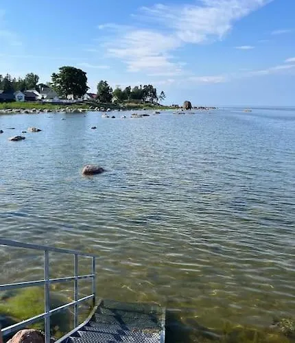 Summerhouse Only Few M From The Sea, With Sauna! Kasmu